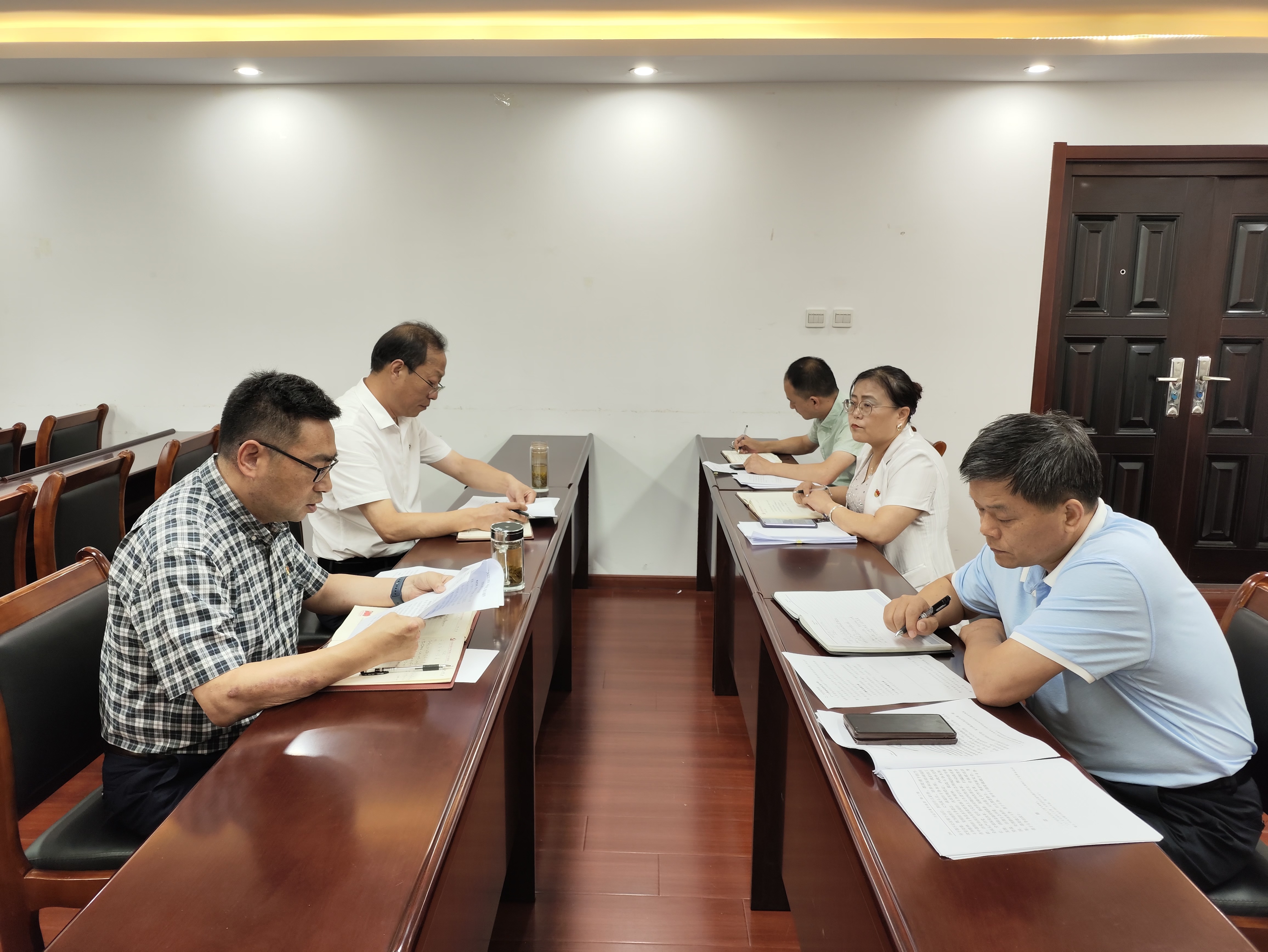 安裝公司黨支部開展“五大”要求、“六破六立”大討論  會(huì)議照片.jpg