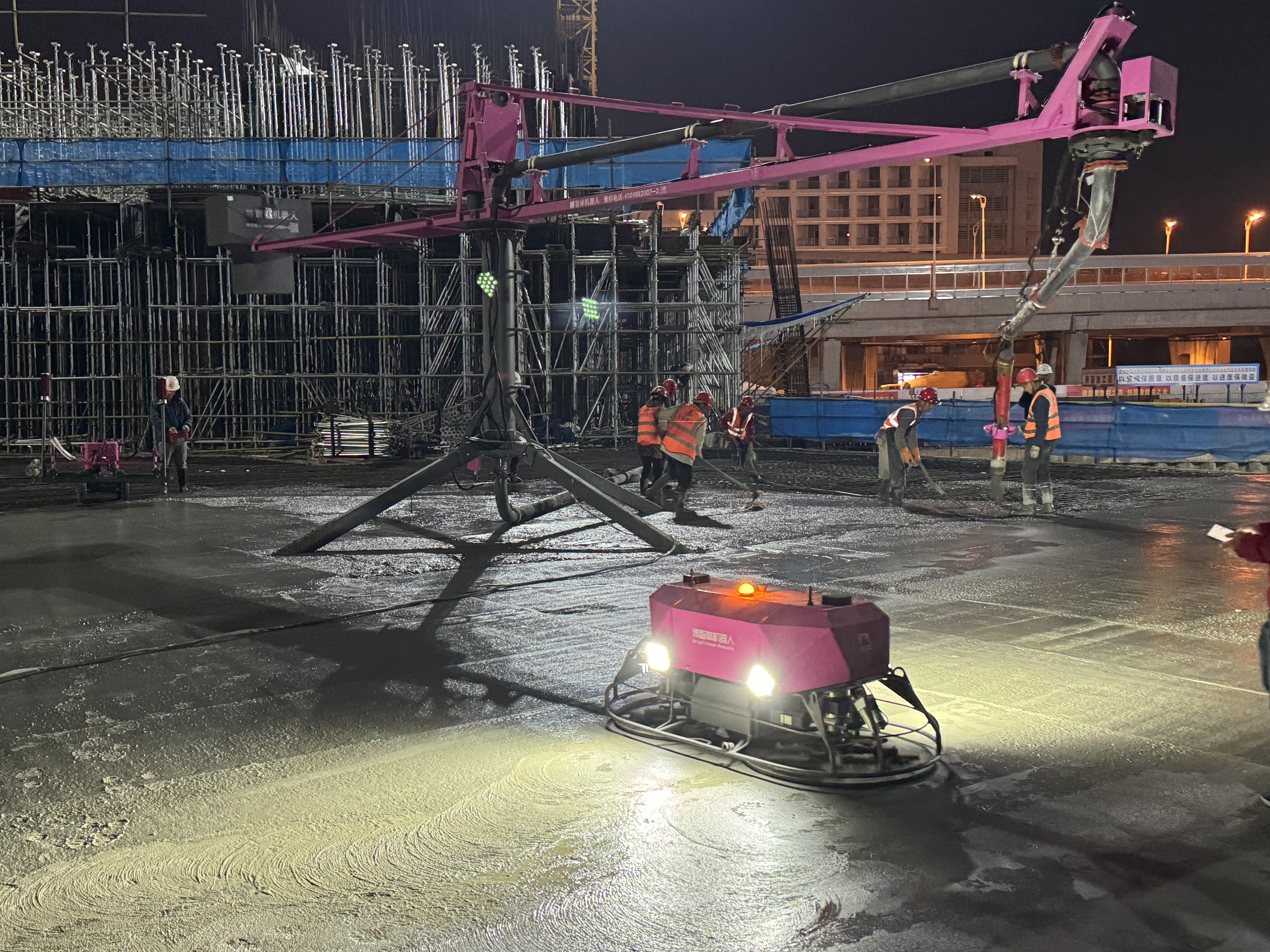 7 5款建筑機器人集中上崗，讓施工生產“智慧加倍”.jpg